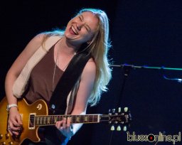 Joanne Shaw Taylor at Bluestracje 2013 (7)